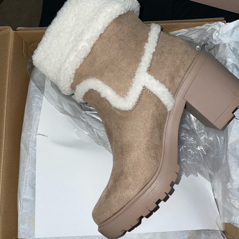 Boots w/ fur